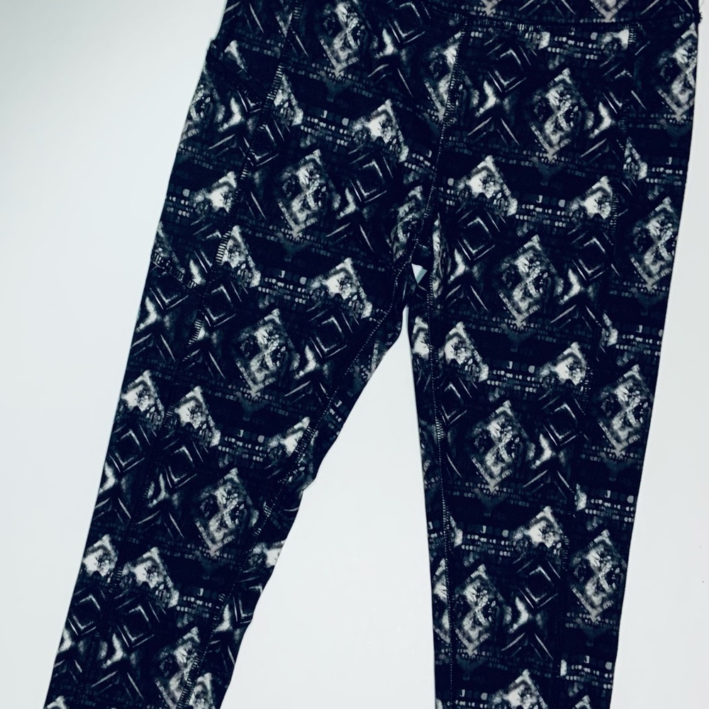 So active leggings🐝